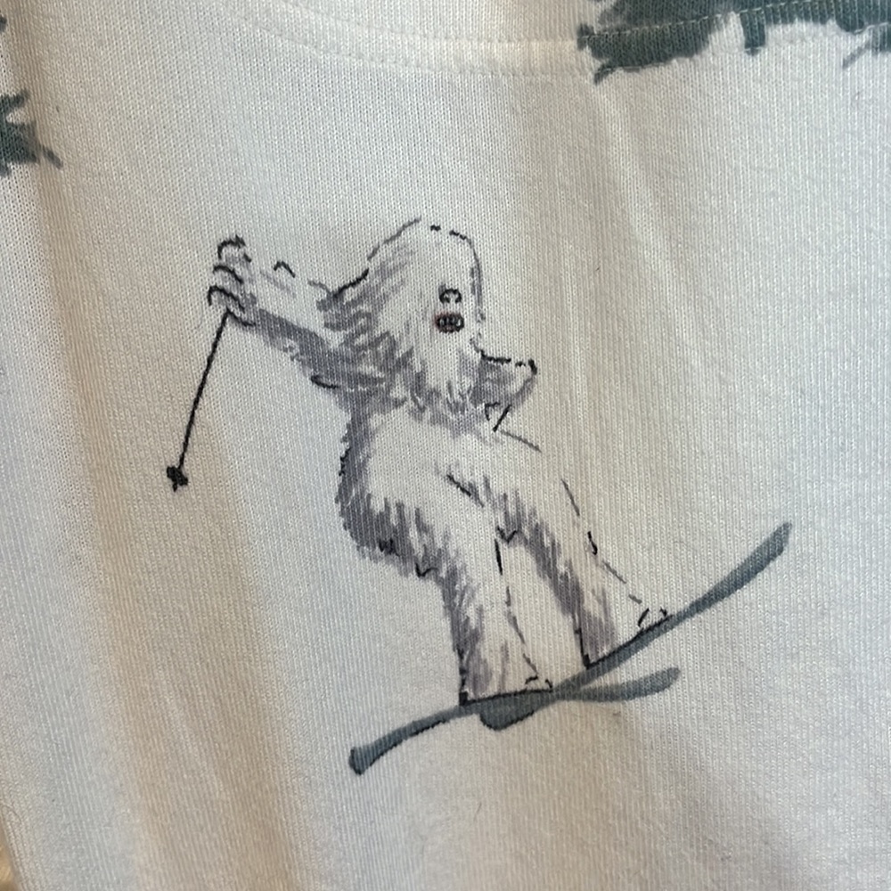 Gilly Hicks tree print/skiing yeti 2pc. Pyjama set in white size small NWT - Picture 10 of 16